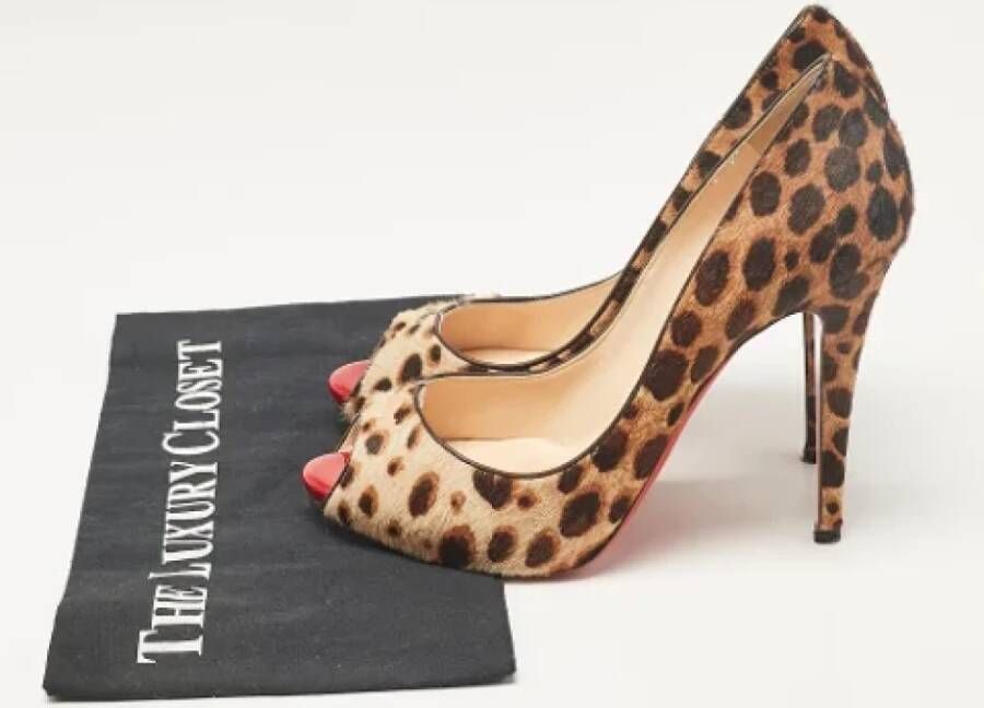 Christian Louboutin Pre-owned Fabric heels Brown Dames