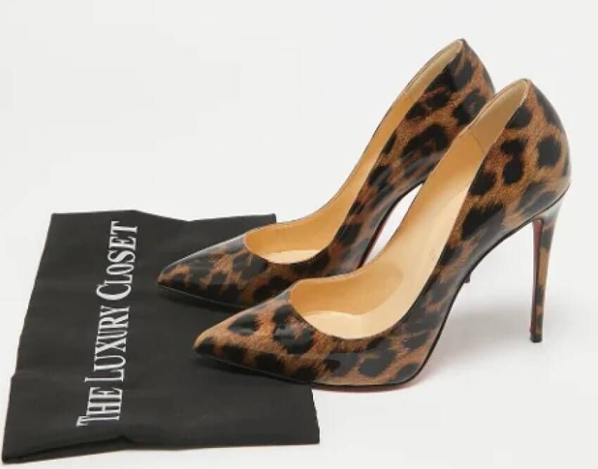 Christian Louboutin Pre-owned Fabric heels Brown Dames