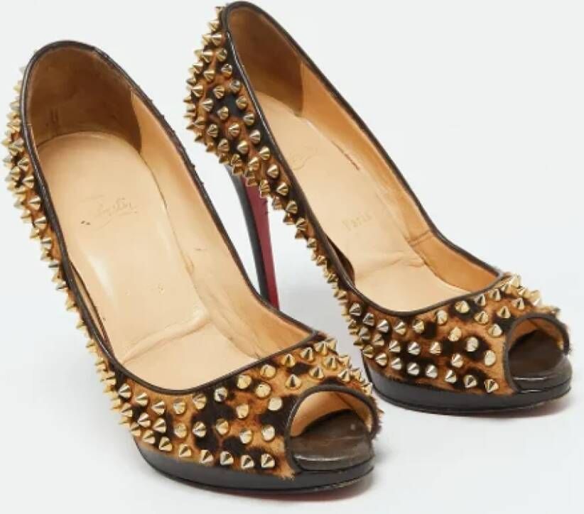 Christian Louboutin Pre-owned Fabric heels Brown Dames