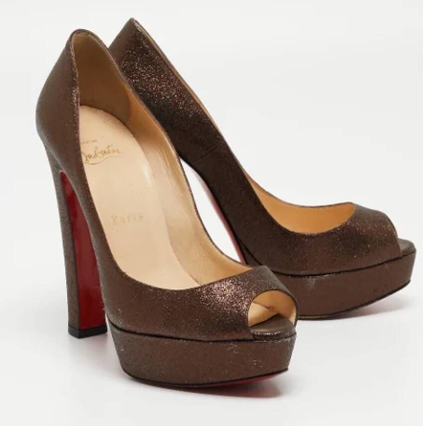 Christian Louboutin Pre-owned Fabric heels Gray Dames