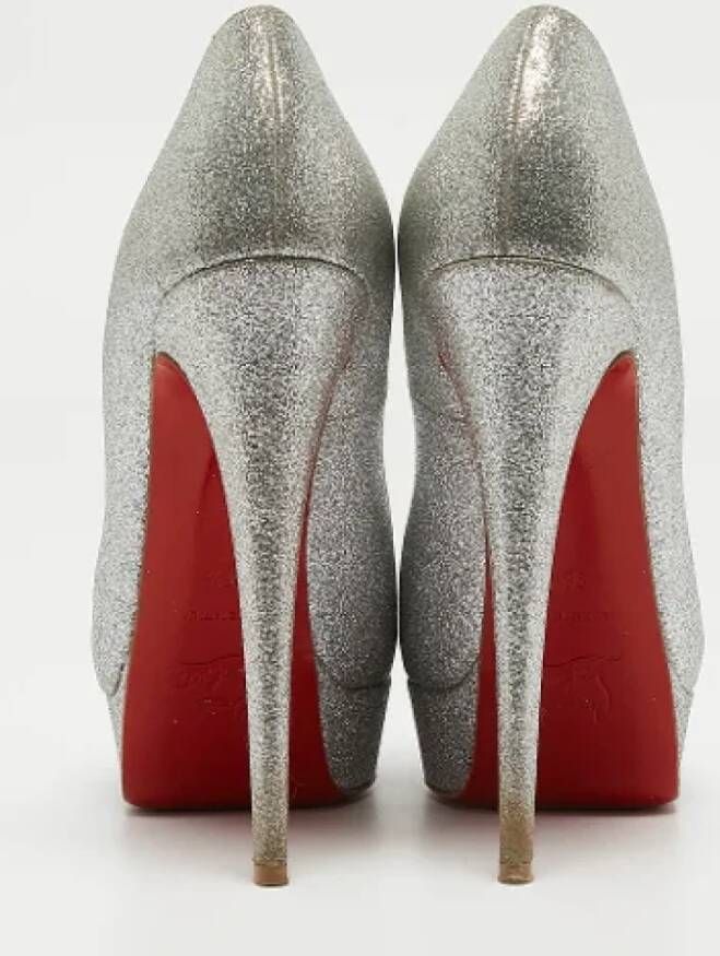 Christian Louboutin Pre-owned Fabric heels Gray Dames