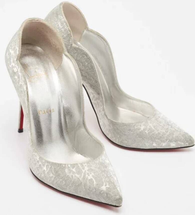 Christian Louboutin Pre-owned Fabric heels Gray Dames