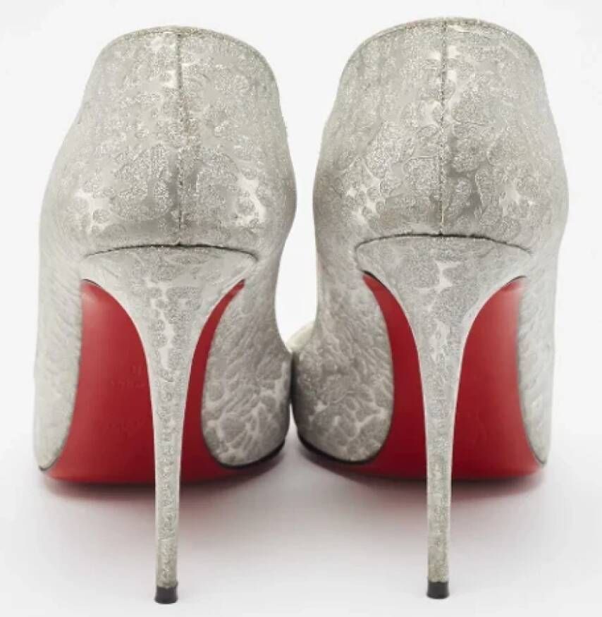 Christian Louboutin Pre-owned Fabric heels Gray Dames