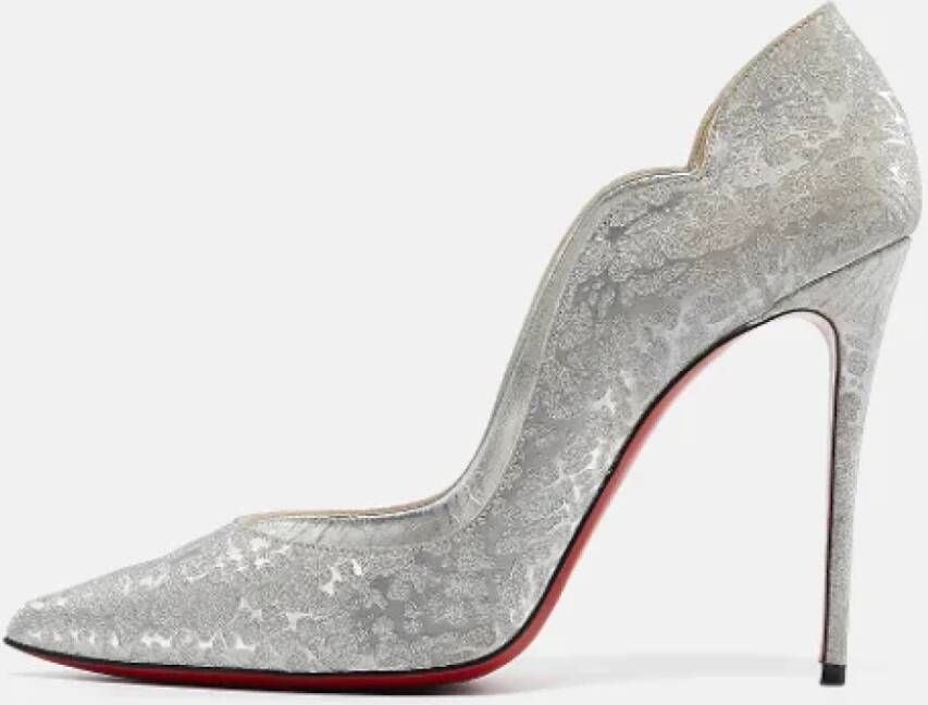 Christian Louboutin Pre-owned Fabric heels Gray Dames