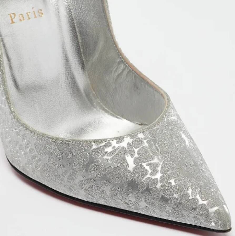 Christian Louboutin Pre-owned Fabric heels Gray Dames