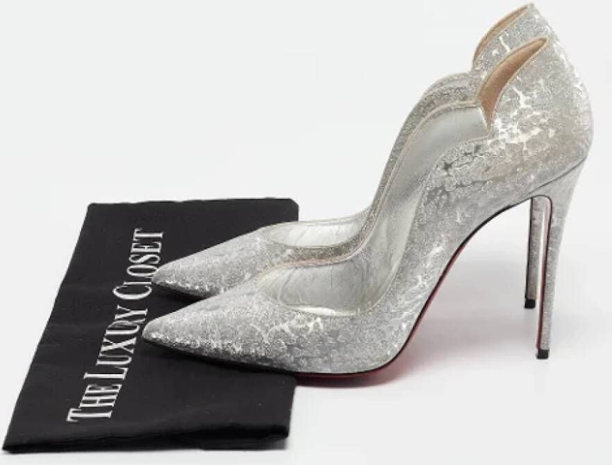 Christian Louboutin Pre-owned Fabric heels Gray Dames