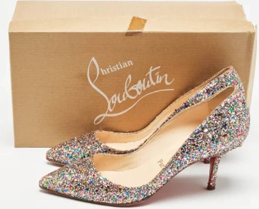 Christian Louboutin Pre-owned Fabric heels Gray Dames