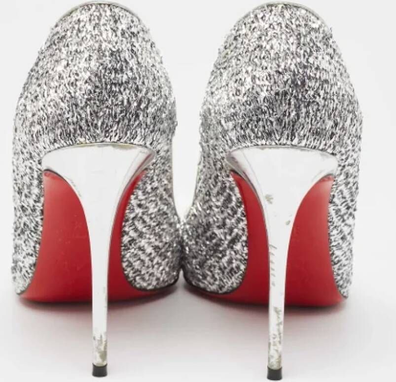 Christian Louboutin Pre-owned Fabric heels Gray Dames