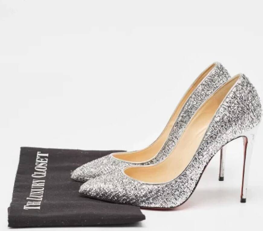 Christian Louboutin Pre-owned Fabric heels Gray Dames