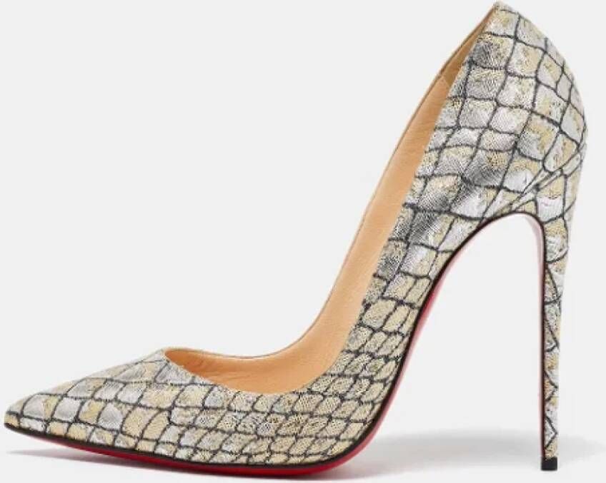 Christian Louboutin Pre-owned Fabric heels Gray Dames