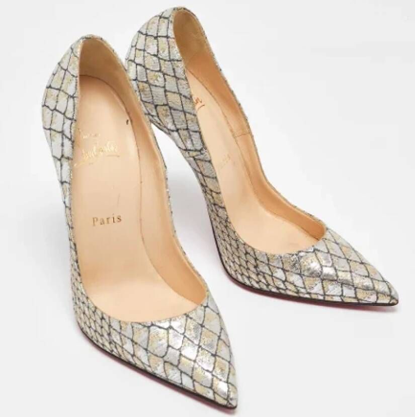 Christian Louboutin Pre-owned Fabric heels Gray Dames