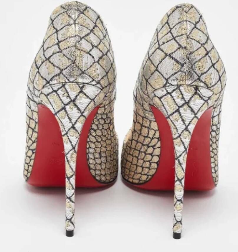 Christian Louboutin Pre-owned Fabric heels Gray Dames