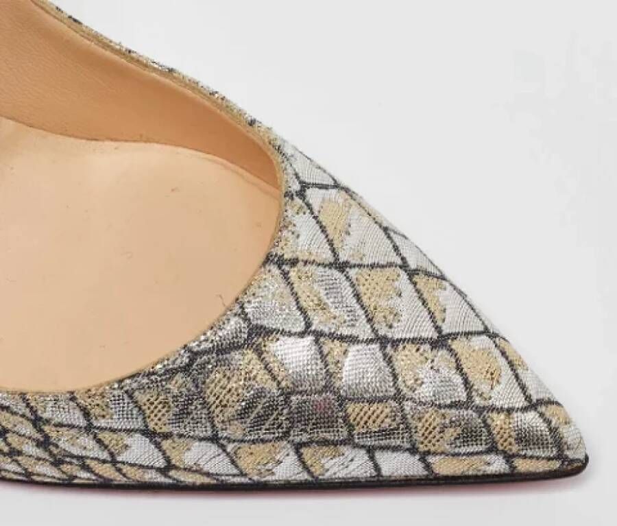 Christian Louboutin Pre-owned Fabric heels Gray Dames