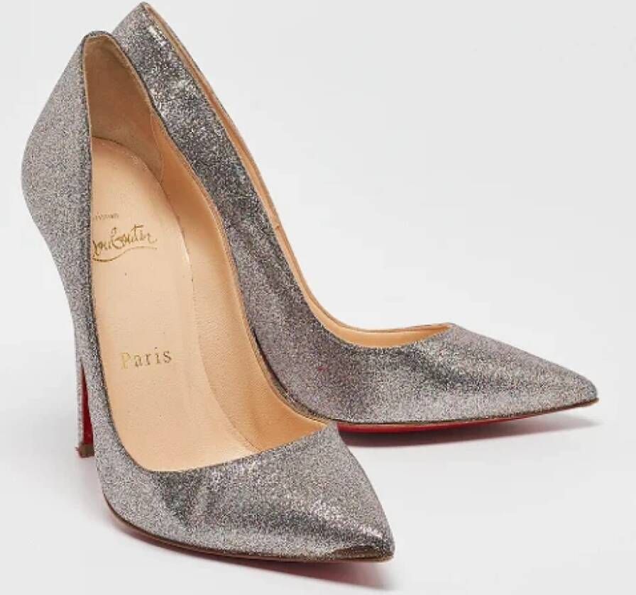 Christian Louboutin Pre-owned Fabric heels Gray Dames