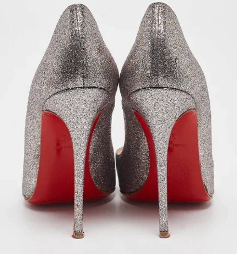 Christian Louboutin Pre-owned Fabric heels Gray Dames