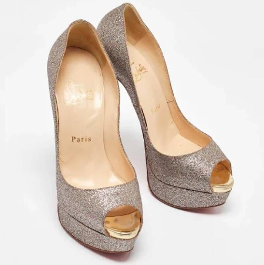 Christian Louboutin Pre-owned Fabric heels Gray Dames