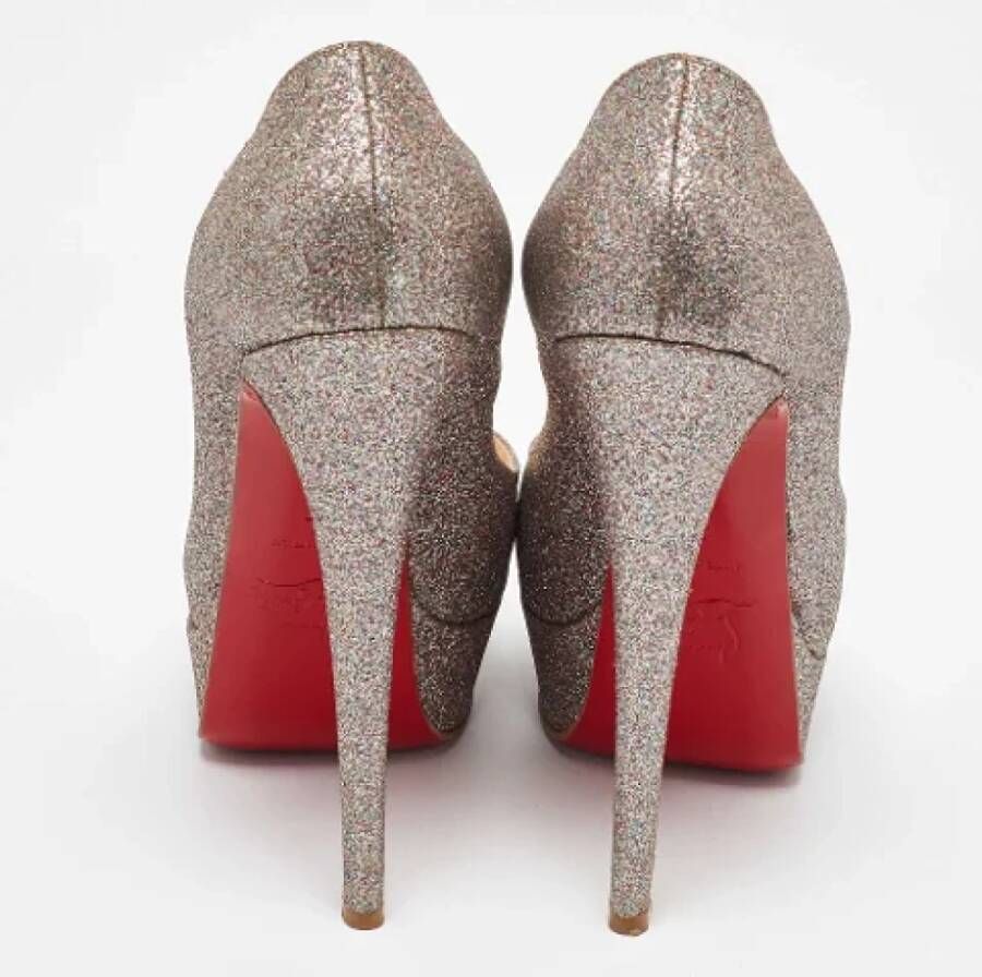 Christian Louboutin Pre-owned Fabric heels Gray Dames