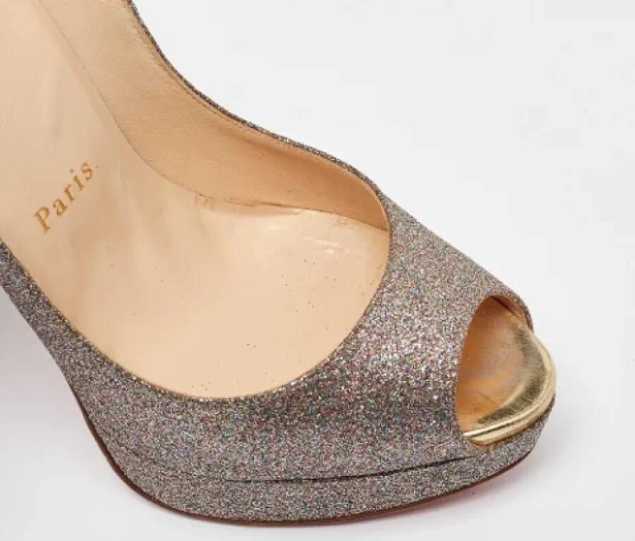 Christian Louboutin Pre-owned Fabric heels Gray Dames