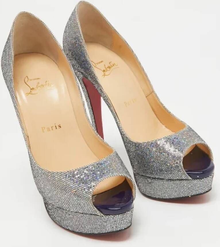 Christian Louboutin Pre-owned Fabric heels Gray Dames