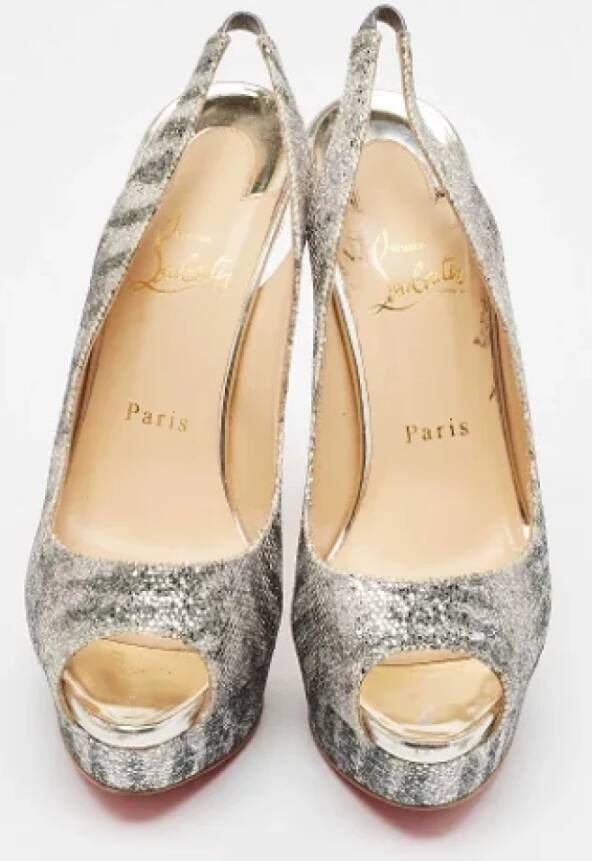 Christian Louboutin Pre-owned Fabric heels Gray Dames