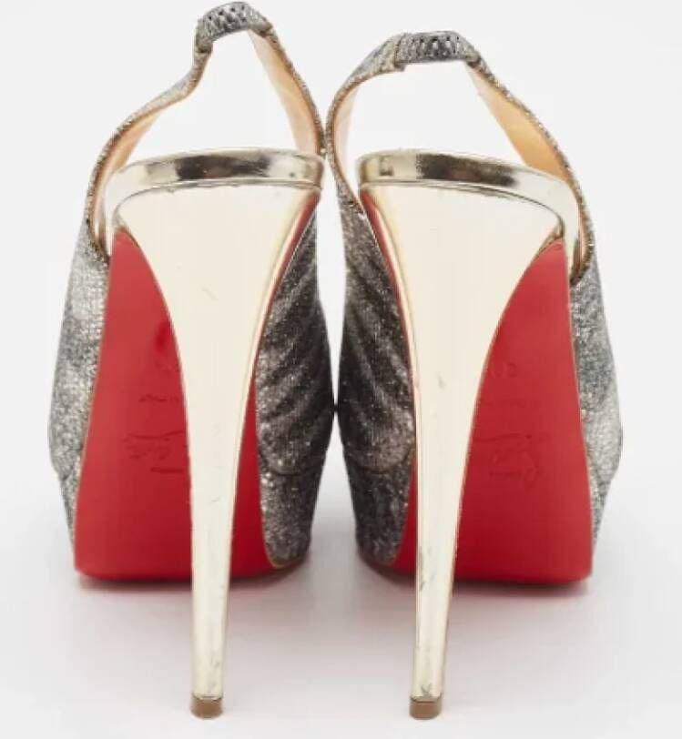 Christian Louboutin Pre-owned Fabric heels Gray Dames