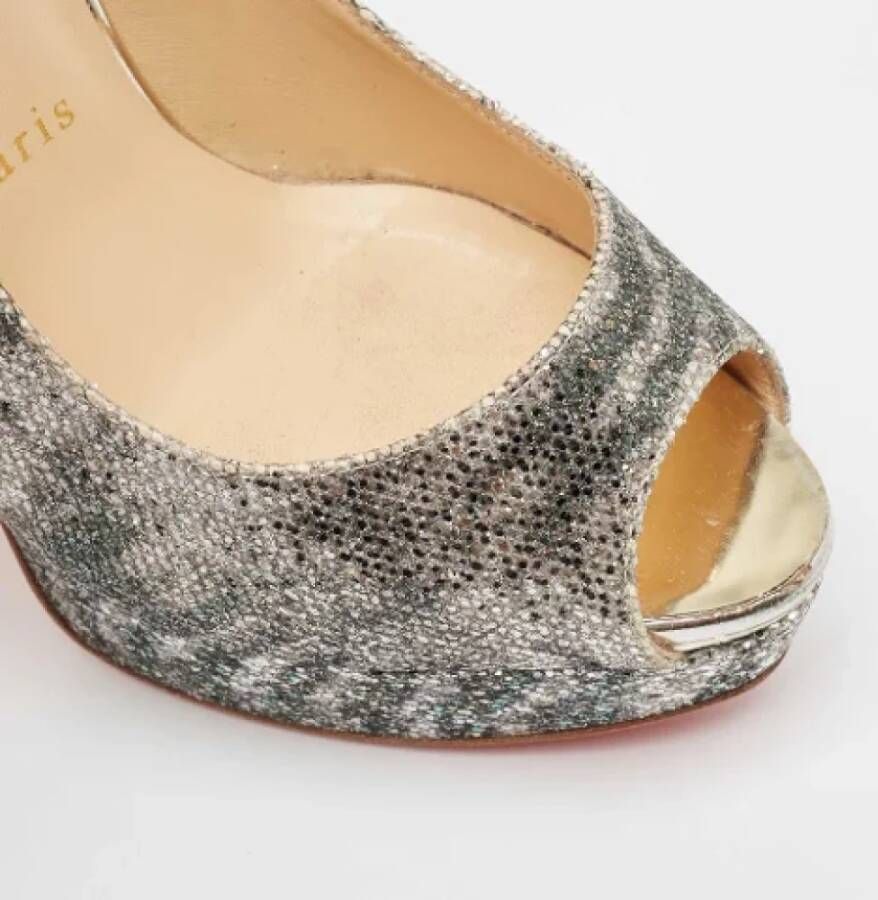 Christian Louboutin Pre-owned Fabric heels Gray Dames