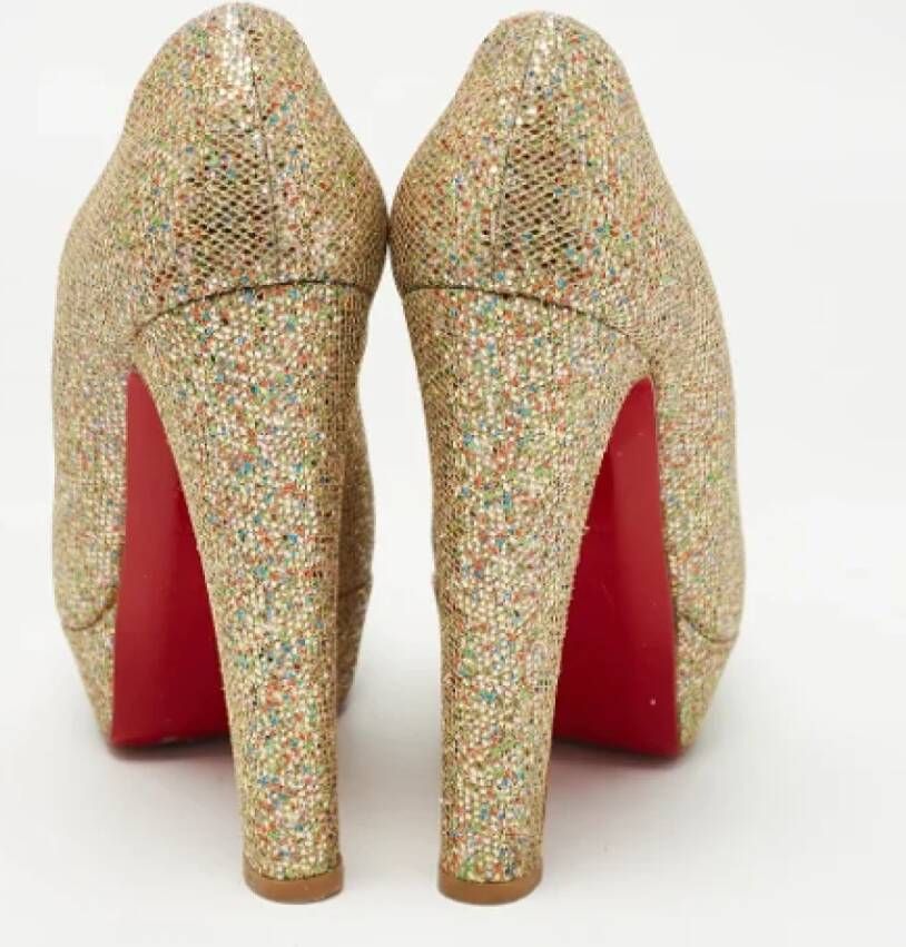 Christian Louboutin Pre-owned Fabric heels Yellow Dames