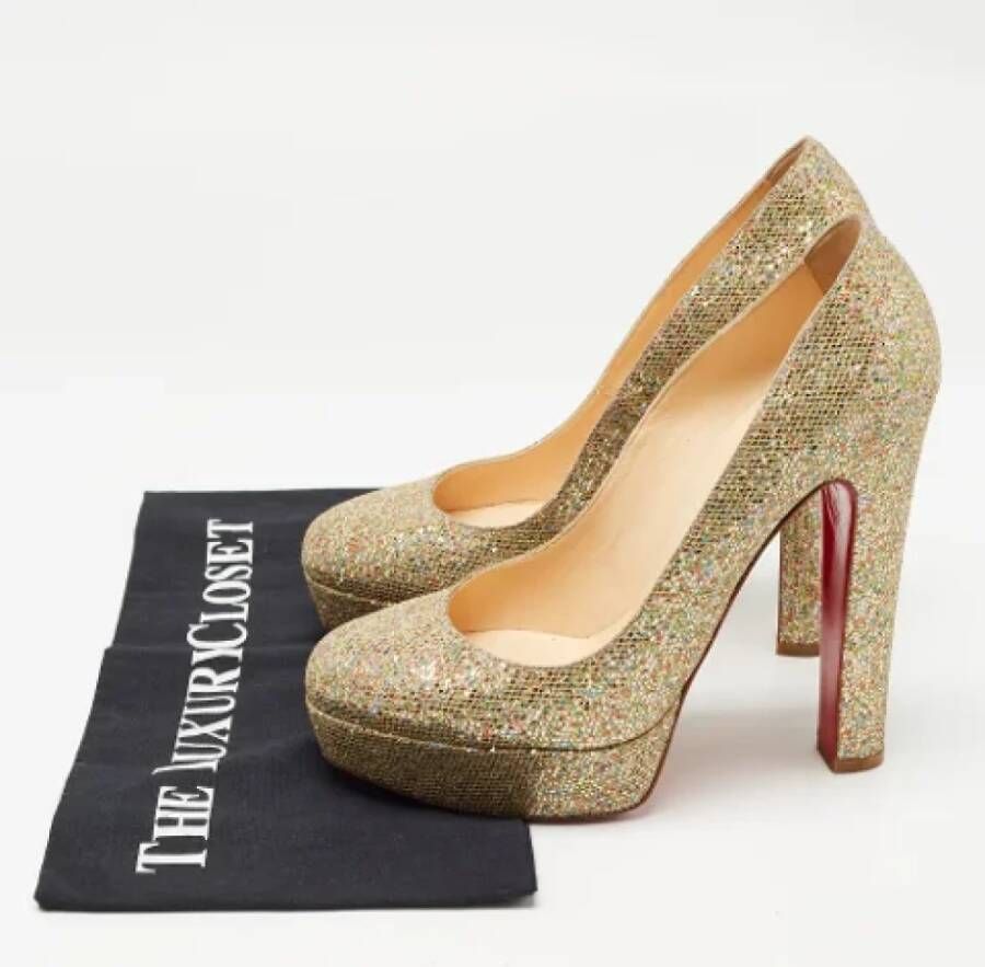 Christian Louboutin Pre-owned Fabric heels Yellow Dames