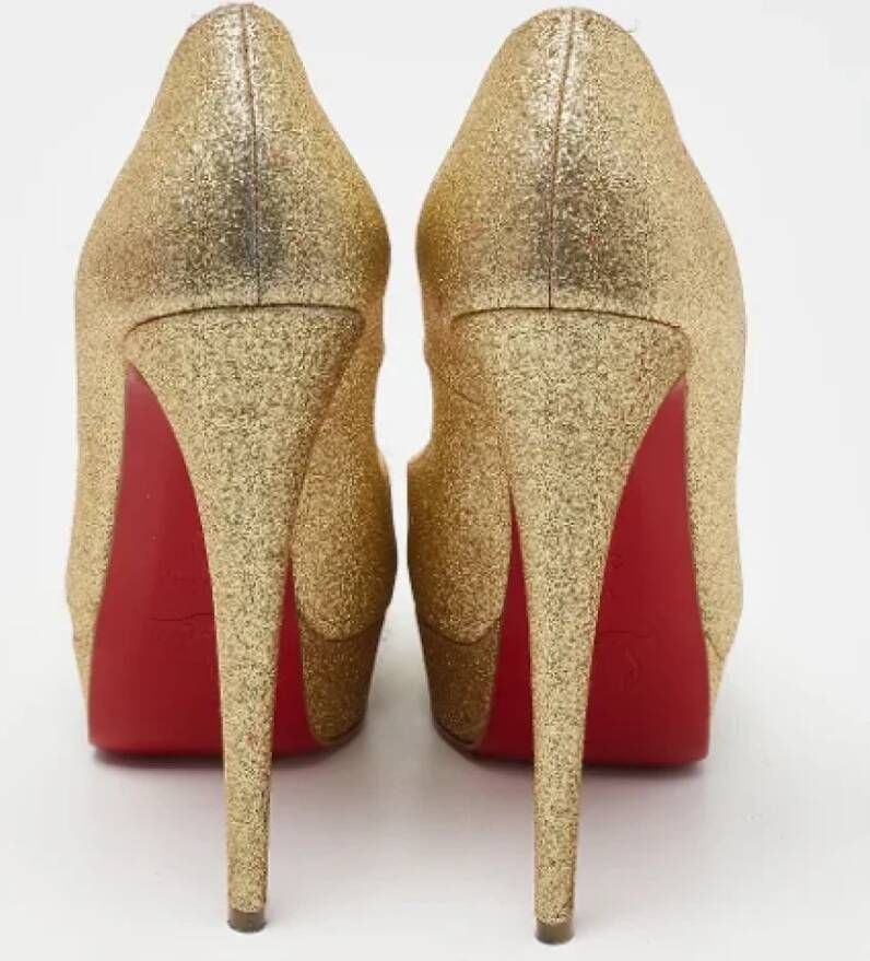 Christian Louboutin Pre-owned Fabric heels Yellow Dames