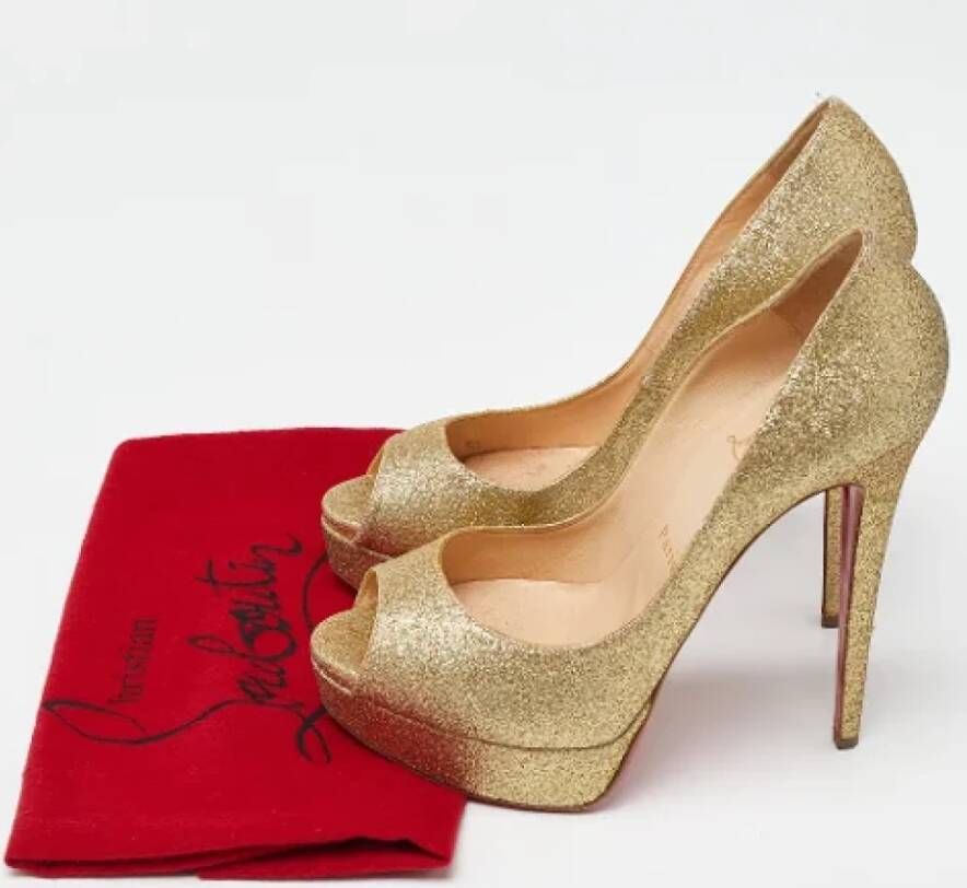 Christian Louboutin Pre-owned Fabric heels Yellow Dames