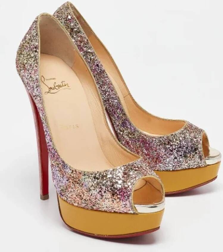 Christian Louboutin Pre-owned Fabric heels Yellow Dames