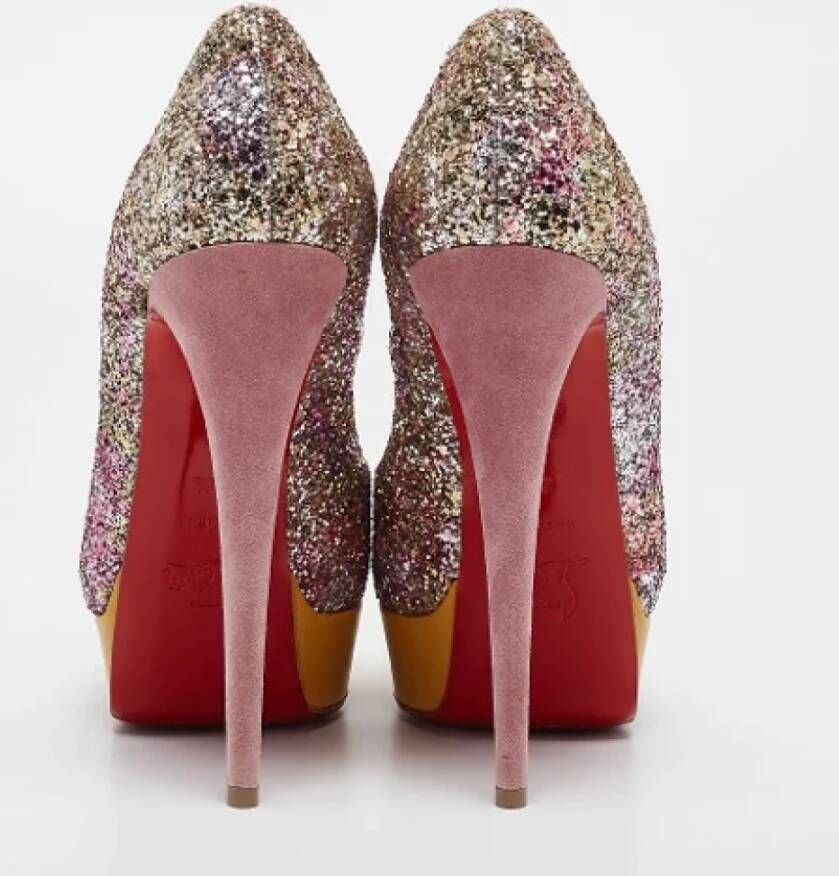 Christian Louboutin Pre-owned Fabric heels Yellow Dames