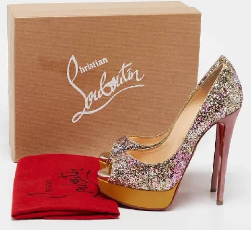 Christian Louboutin Pre-owned Fabric heels Yellow Dames