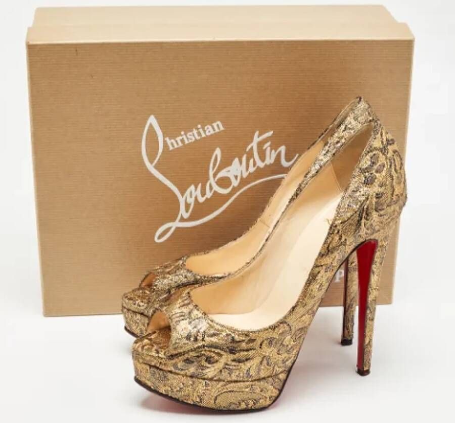 Christian Louboutin Pre-owned Fabric heels Yellow Dames