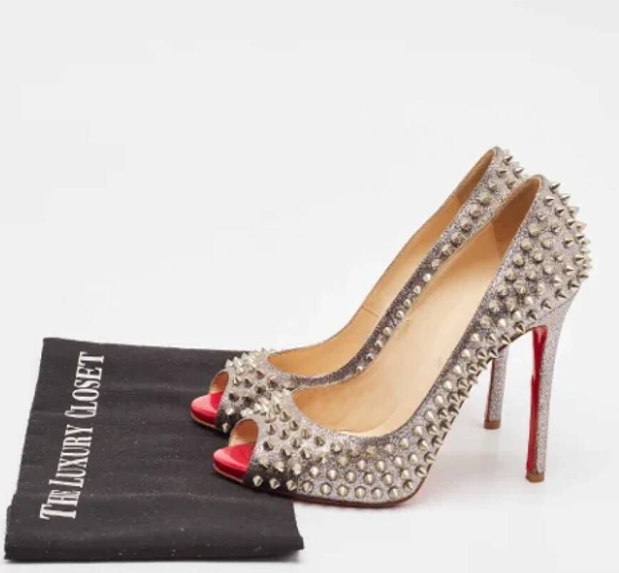 Christian Louboutin Pre-owned Fabric heels Yellow Dames