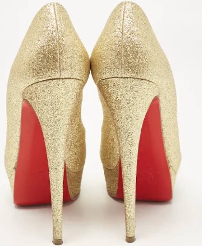 Christian Louboutin Pre-owned Fabric heels Yellow Dames