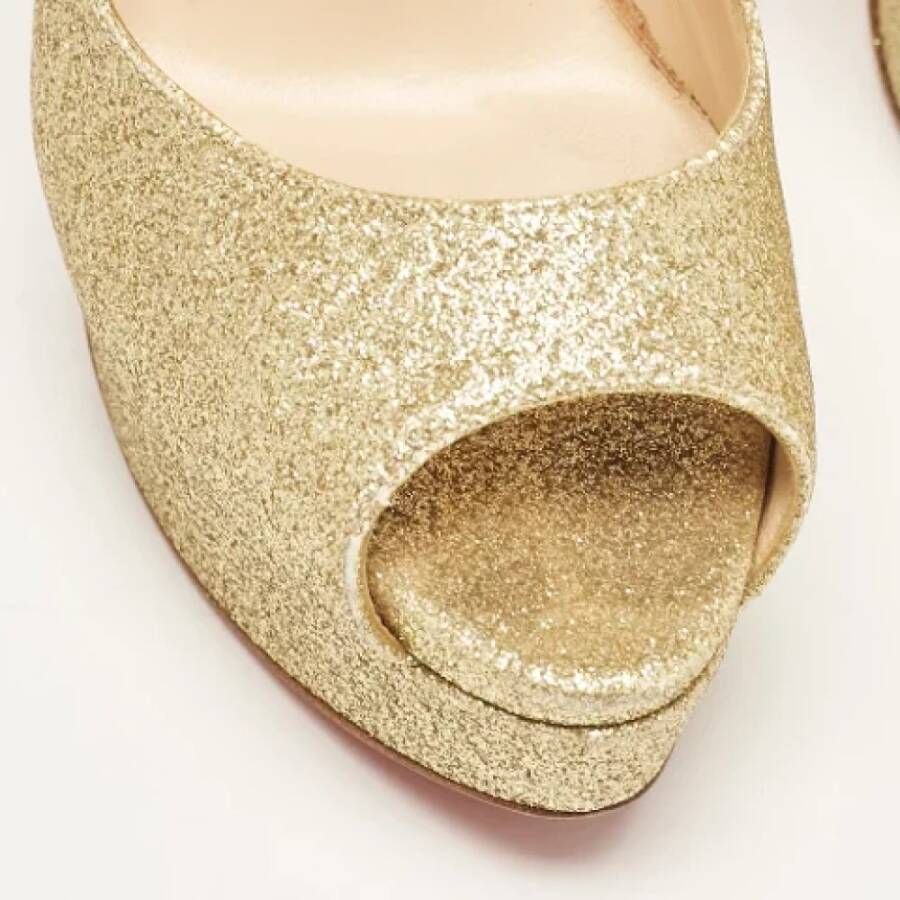 Christian Louboutin Pre-owned Fabric heels Yellow Dames