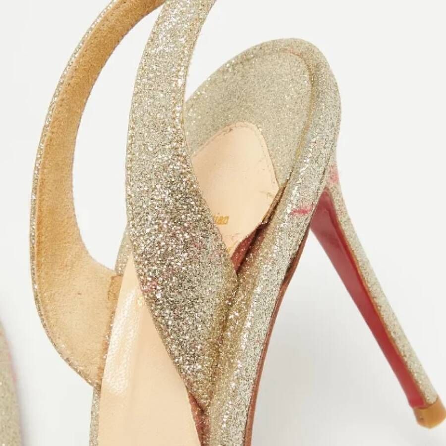 Christian Louboutin Pre-owned Fabric heels Yellow Dames