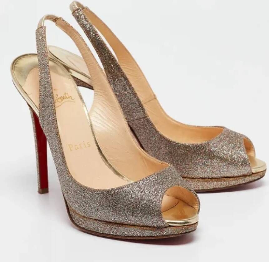 Christian Louboutin Pre-owned Fabric sandals Gray Dames