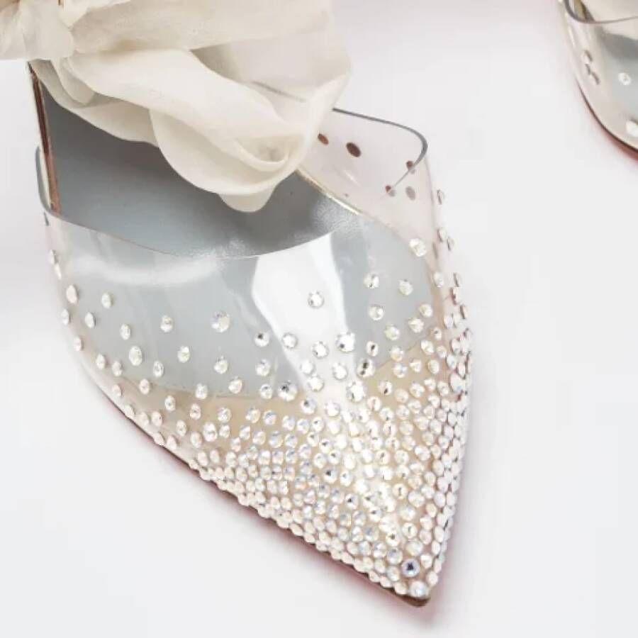 Christian Louboutin Pre-owned Fabric sandals White Dames