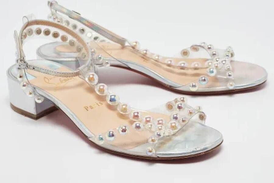 Christian Louboutin Pre-owned Fabric sandals White Dames