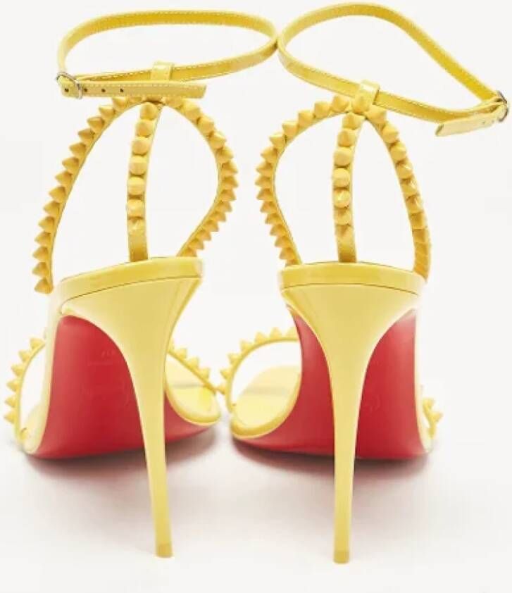 Christian Louboutin Pre-owned Fabric sandals Yellow Dames