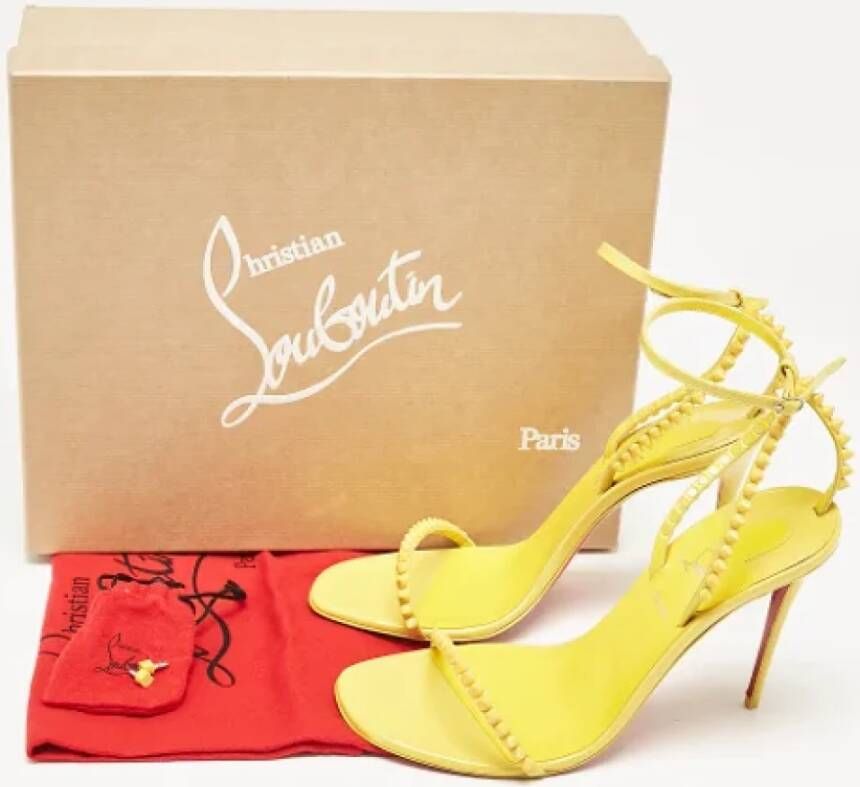 Christian Louboutin Pre-owned Fabric sandals Yellow Dames