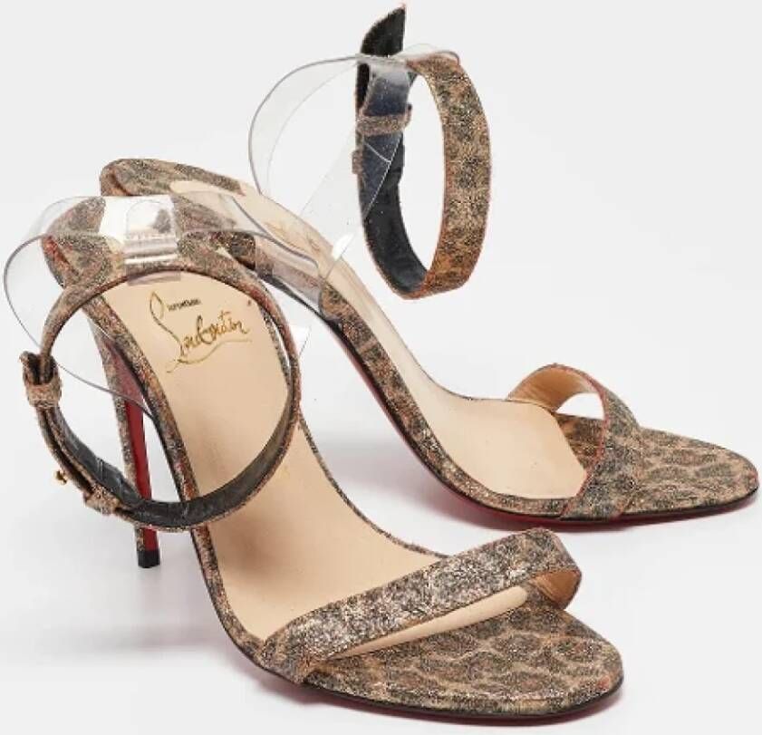 Christian Louboutin Pre-owned Fabric sandals Yellow Dames