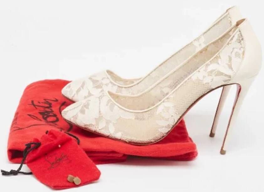 Christian Louboutin Pre-owned Lace heels White Dames