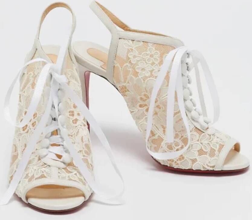 Christian Louboutin Pre-owned Lace sandals White Dames