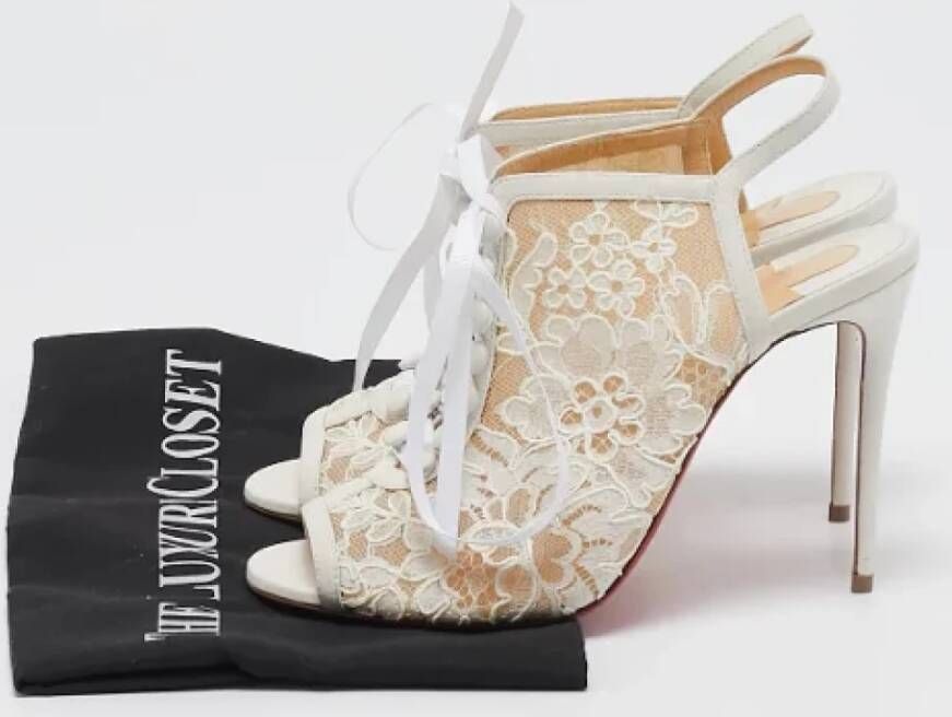 Christian Louboutin Pre-owned Lace sandals White Dames