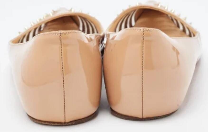 Christian Louboutin Pre-owned Leather flats Beige Dames