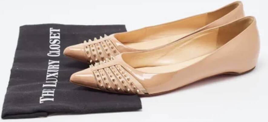 Christian Louboutin Pre-owned Leather flats Beige Dames