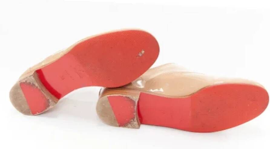 Christian Louboutin Pre-owned Leather flats Beige Dames